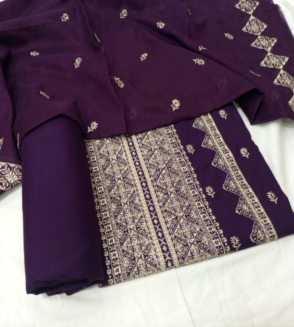 LAWN 3 PCS EMBROIDERED SUIT