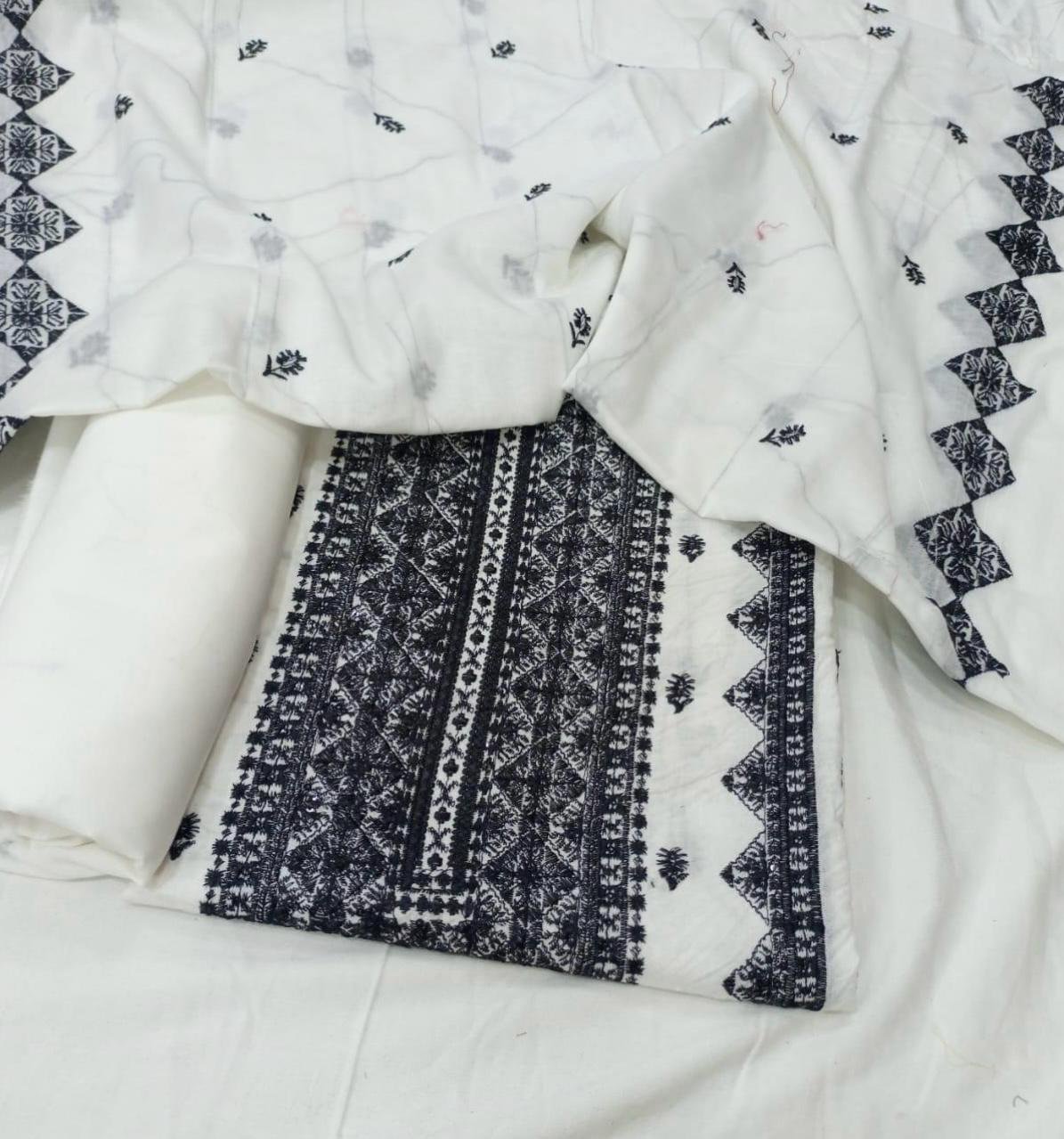 LAWN 3 PCS EMBROIDERED SUIT