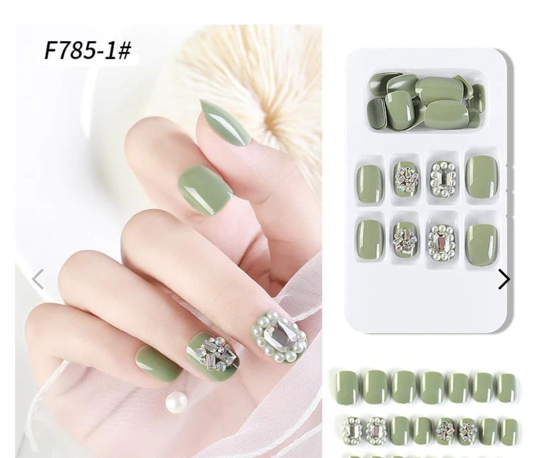 Fancy Green Rounded Fake Nail Set Pack of 24