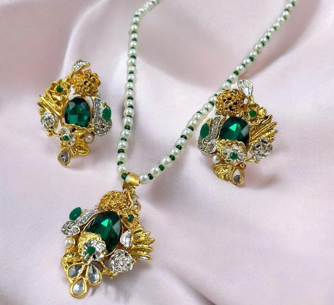 Oval Tear Pendant Set